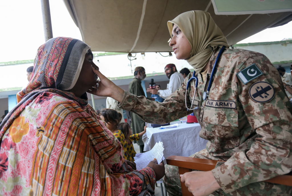 Pakistan flood woman health checkup